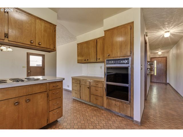 8415 Sw RIVER Rd, Hillsboro, OR 97123