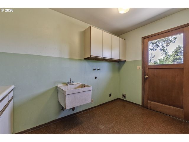 8415 Sw RIVER Rd, Hillsboro, OR 97123