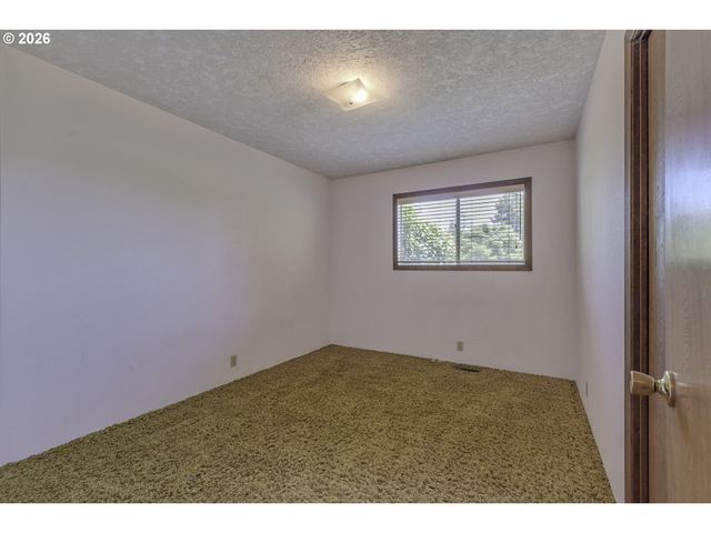 8415 Sw RIVER Rd, Hillsboro, OR 97123