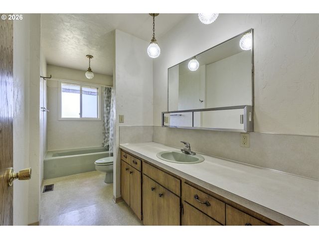 8415 Sw RIVER Rd, Hillsboro, OR 97123