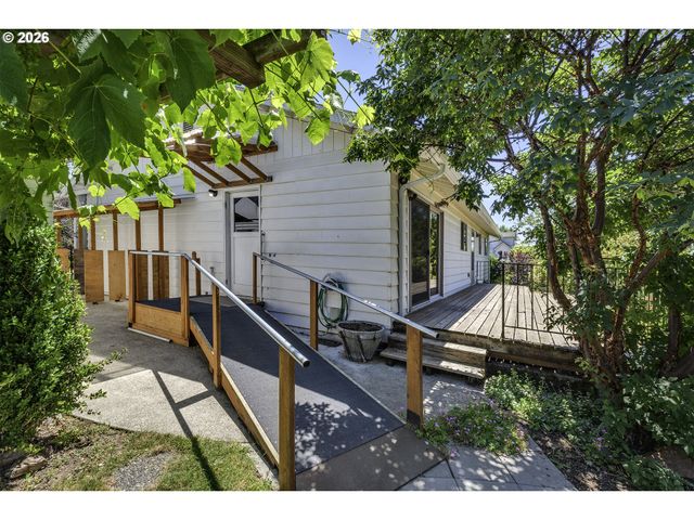 8415 Sw RIVER Rd, Hillsboro, OR 97123