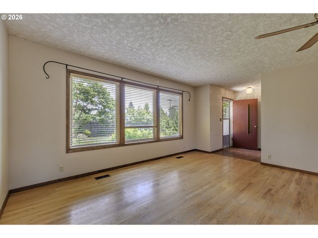 8415 Sw RIVER Rd, Hillsboro, OR 97123