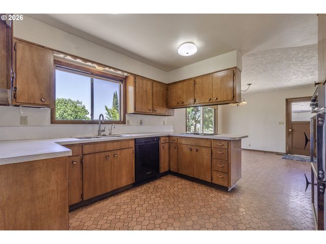 8415 Sw RIVER Rd, Hillsboro, OR 97123