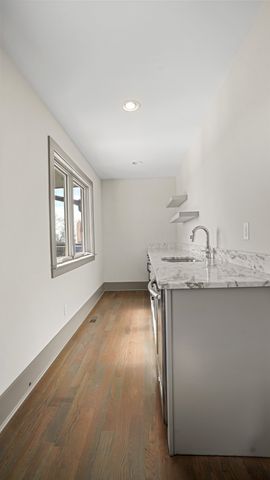 1108B Glenview Dr, Nashville, TN 37206