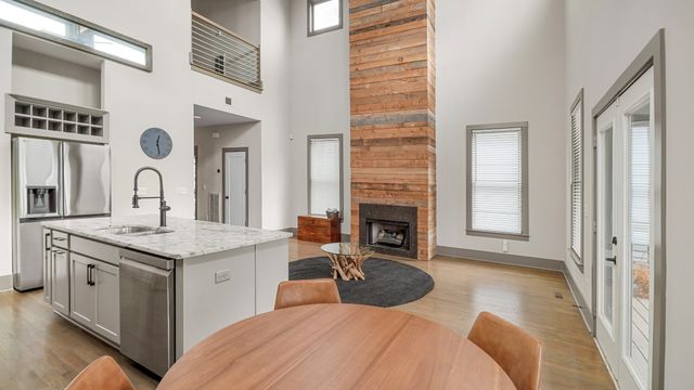 1108B Glenview Dr, Nashville, TN 37206