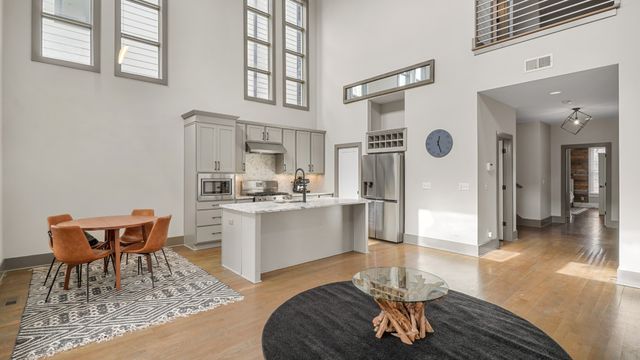 1108B Glenview Dr, Nashville, TN 37206