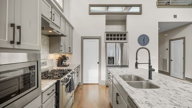 1108B Glenview Dr, Nashville, TN 37206