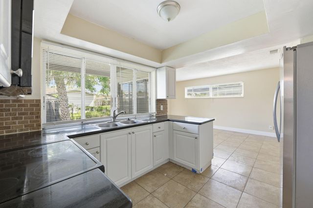 9671 NW 24th Street, Sunrise, FL 33322