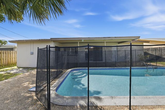 9671 NW 24th Street, Sunrise, FL 33322