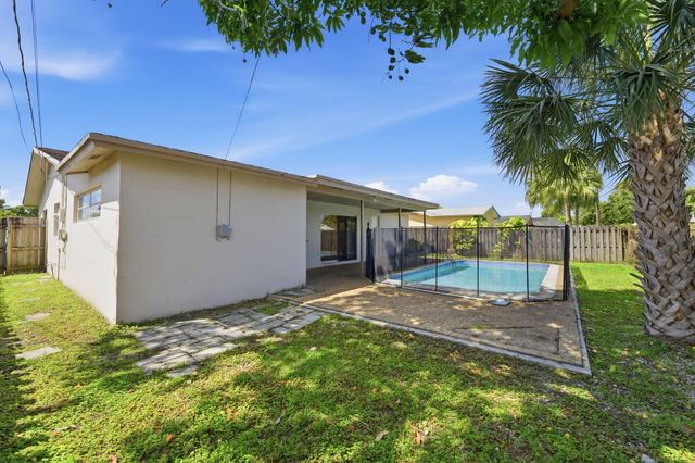 9671 NW 24th Street, Sunrise, FL 33322