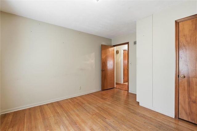 1314 Duck Road, Grandview, MO 64030
