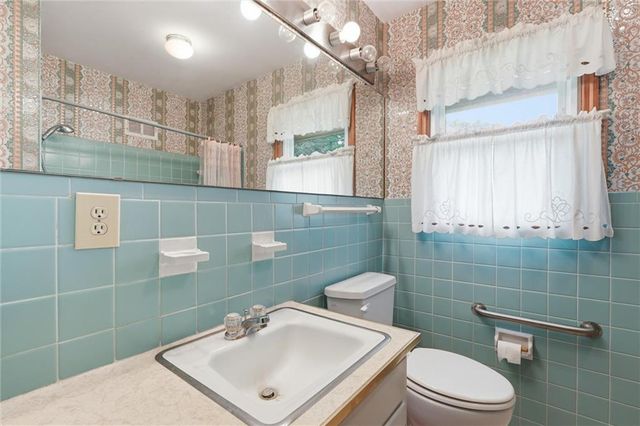 1314 Duck Road, Grandview, MO 64030