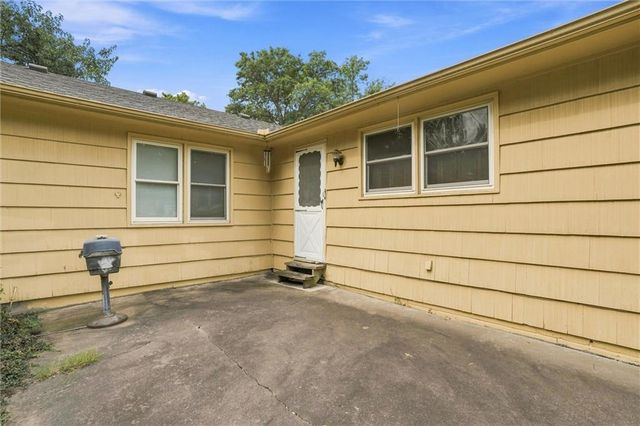 1314 Duck Road, Grandview, MO 64030