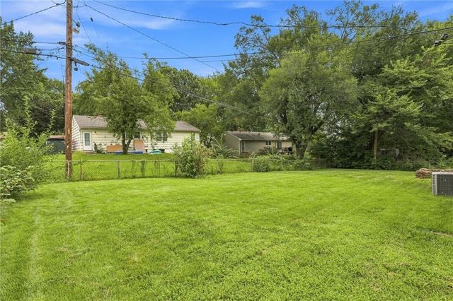 1314 Duck Road, Grandview, MO 64030