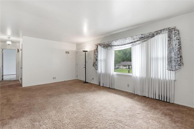 1314 Duck Road, Grandview, MO 64030