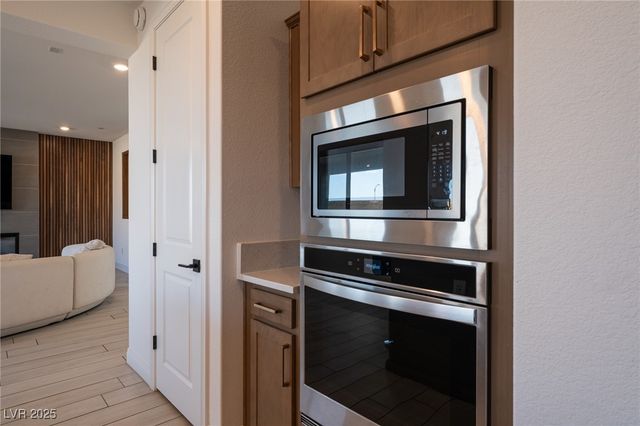 6486 Vanhoven Crest Street, Las Vegas, NV 89166