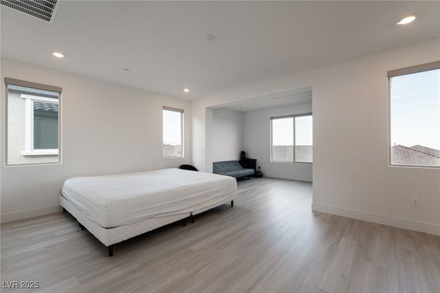 6486 Vanhoven Crest Street, Las Vegas, NV 89166