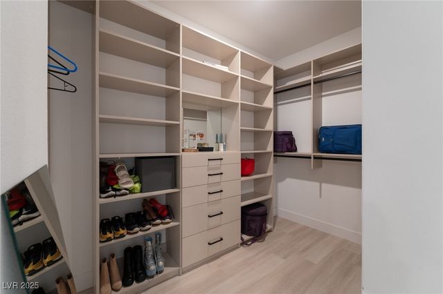 6486 Vanhoven Crest Street, Las Vegas, NV 89166