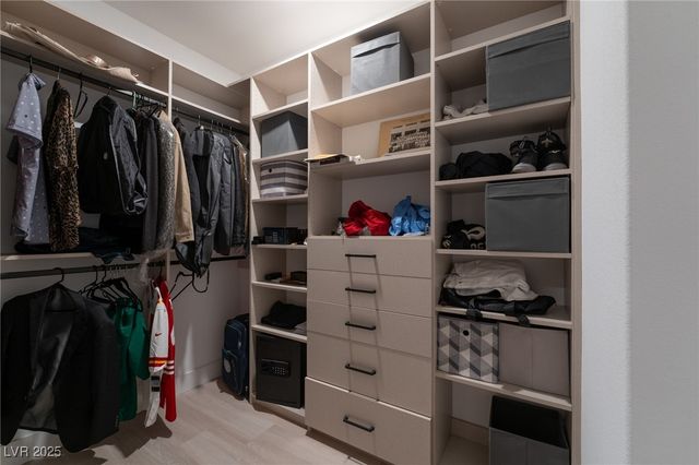 6486 Vanhoven Crest Street, Las Vegas, NV 89166