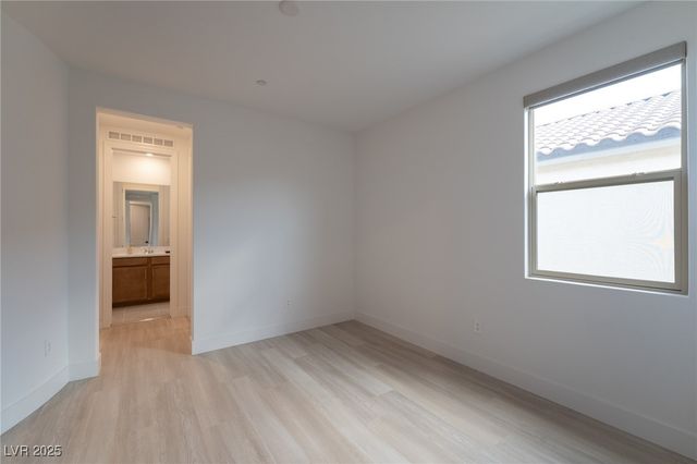 6486 Vanhoven Crest Street, Las Vegas, NV 89166