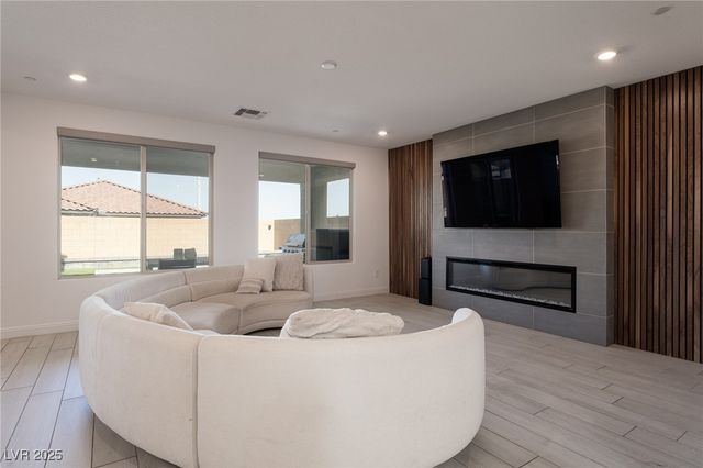 6486 Vanhoven Crest Street, Las Vegas, NV 89166