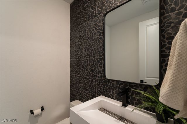 6486 Vanhoven Crest Street, Las Vegas, NV 89166