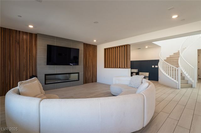 6486 Vanhoven Crest Street, Las Vegas, NV 89166