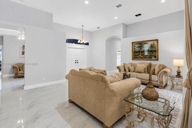 3852 Oak Ridge Cir, Weston, FL 33331