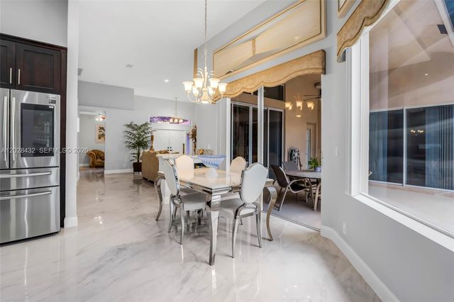 3852 Oak Ridge Cir, Weston, FL 33331