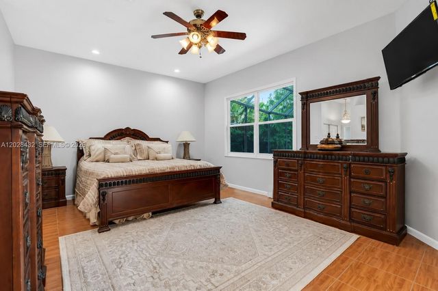 3852 Oak Ridge Cir, Weston, FL 33331