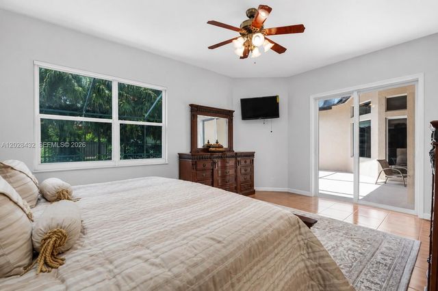 3852 Oak Ridge Cir, Weston, FL 33331