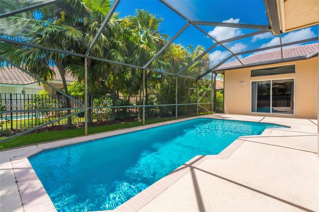 3852 Oak Ridge Cir, Weston, FL 33331