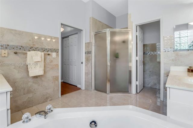 3852 Oak Ridge Cir, Weston, FL 33331