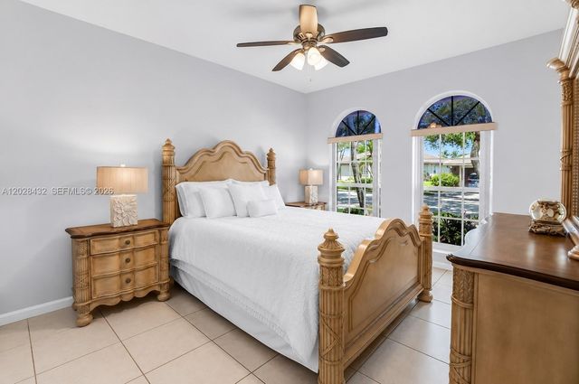 3852 Oak Ridge Cir, Weston, FL 33331