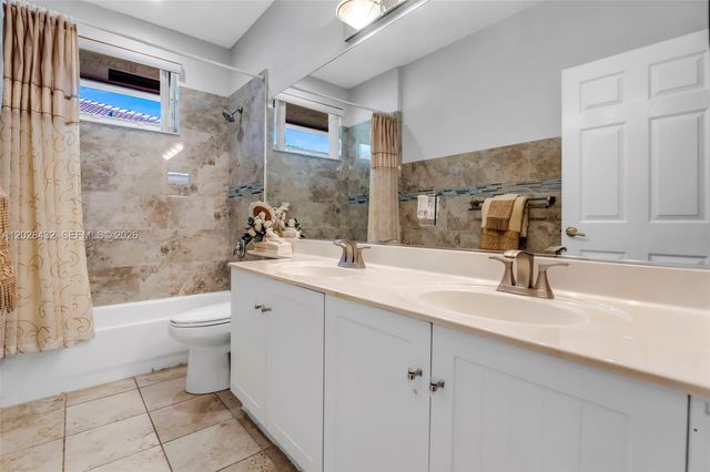 3852 Oak Ridge Cir, Weston, FL 33331
