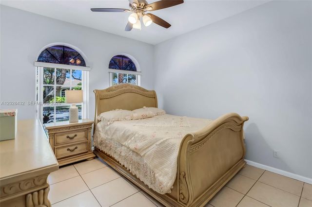 3852 Oak Ridge Cir, Weston, FL 33331