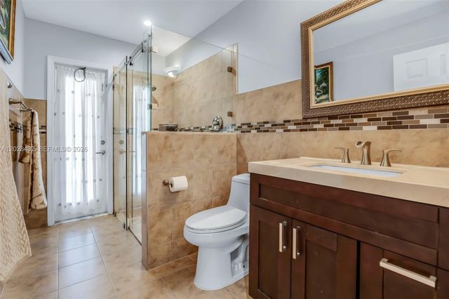 3852 Oak Ridge Cir, Weston, FL 33331