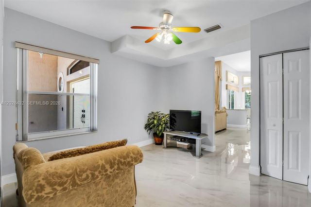 3852 Oak Ridge Cir, Weston, FL 33331