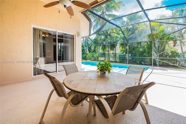 3852 Oak Ridge Cir, Weston, FL 33331