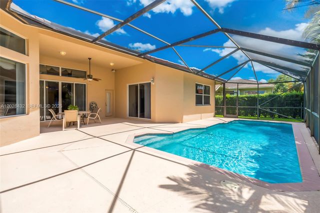 3852 Oak Ridge Cir, Weston, FL 33331