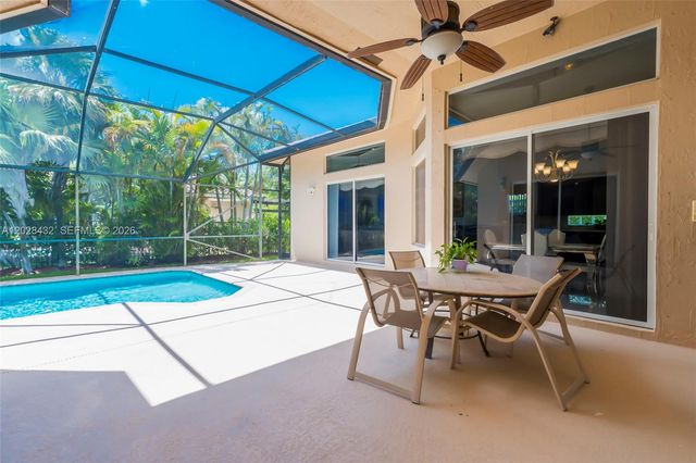 3852 Oak Ridge Cir, Weston, FL 33331