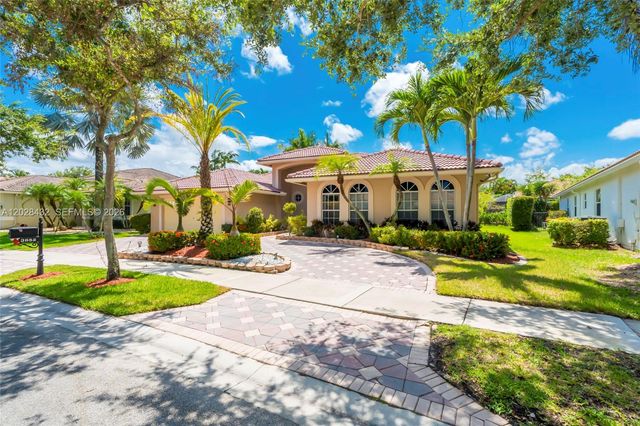 3852 Oak Ridge Cir, Weston, FL 33331