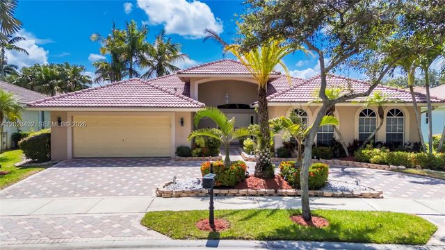 3852 Oak Ridge Cir, Weston, FL 33331