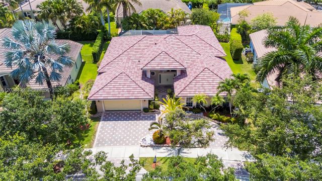 3852 Oak Ridge Cir, Weston, FL 33331