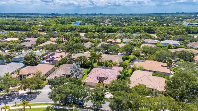 3852 Oak Ridge Cir, Weston, FL 33331