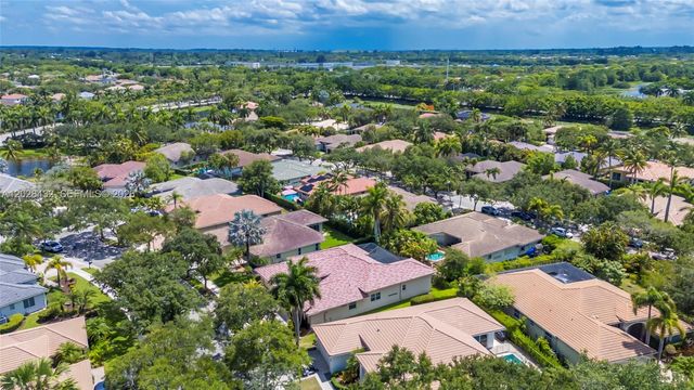3852 Oak Ridge Cir, Weston, FL 33331