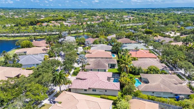3852 Oak Ridge Cir, Weston, FL 33331