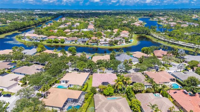 3852 Oak Ridge Cir, Weston, FL 33331