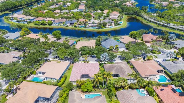 3852 Oak Ridge Cir, Weston, FL 33331
