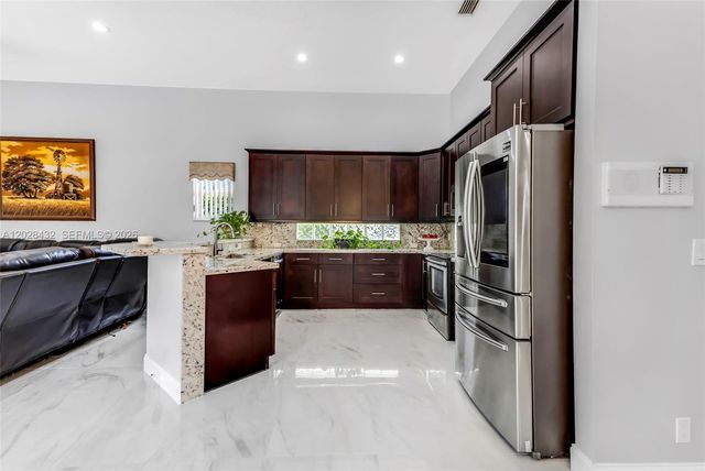 3852 Oak Ridge Cir, Weston, FL 33331